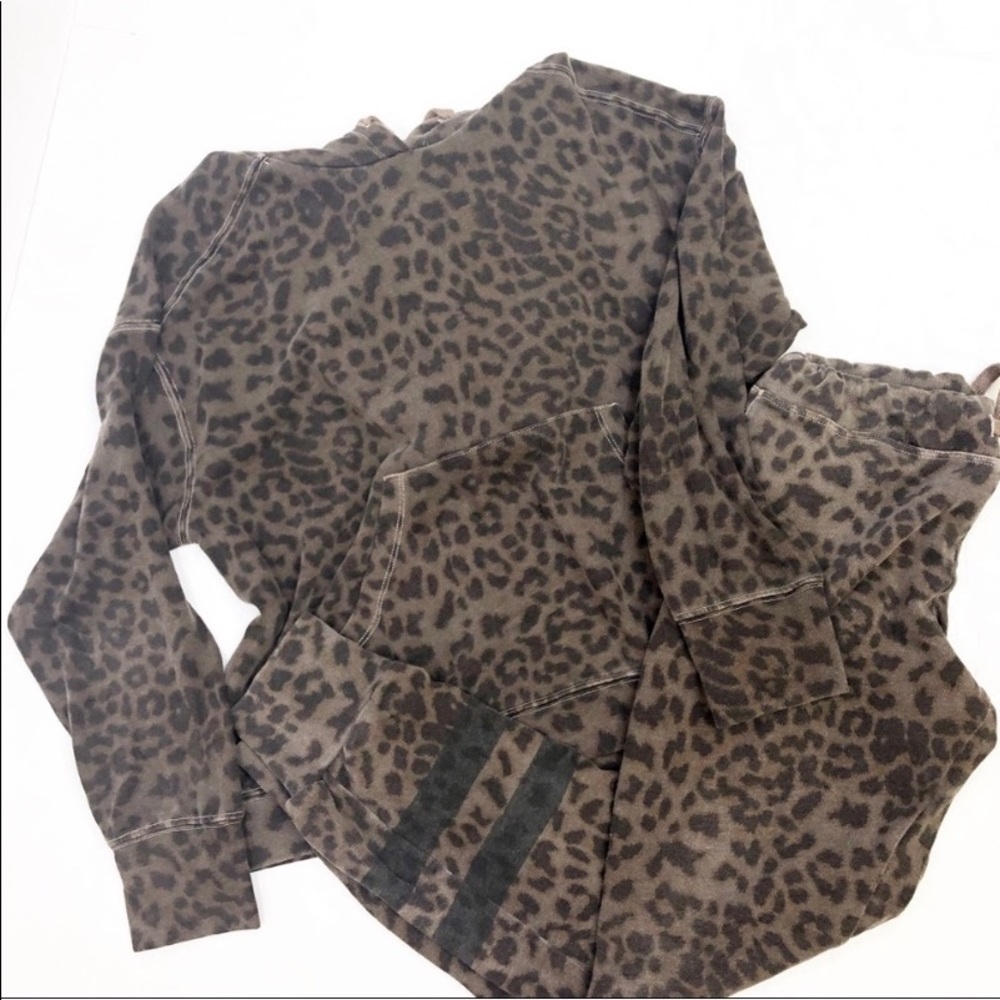 Sundry leopard sweatshirt and sweatpants set